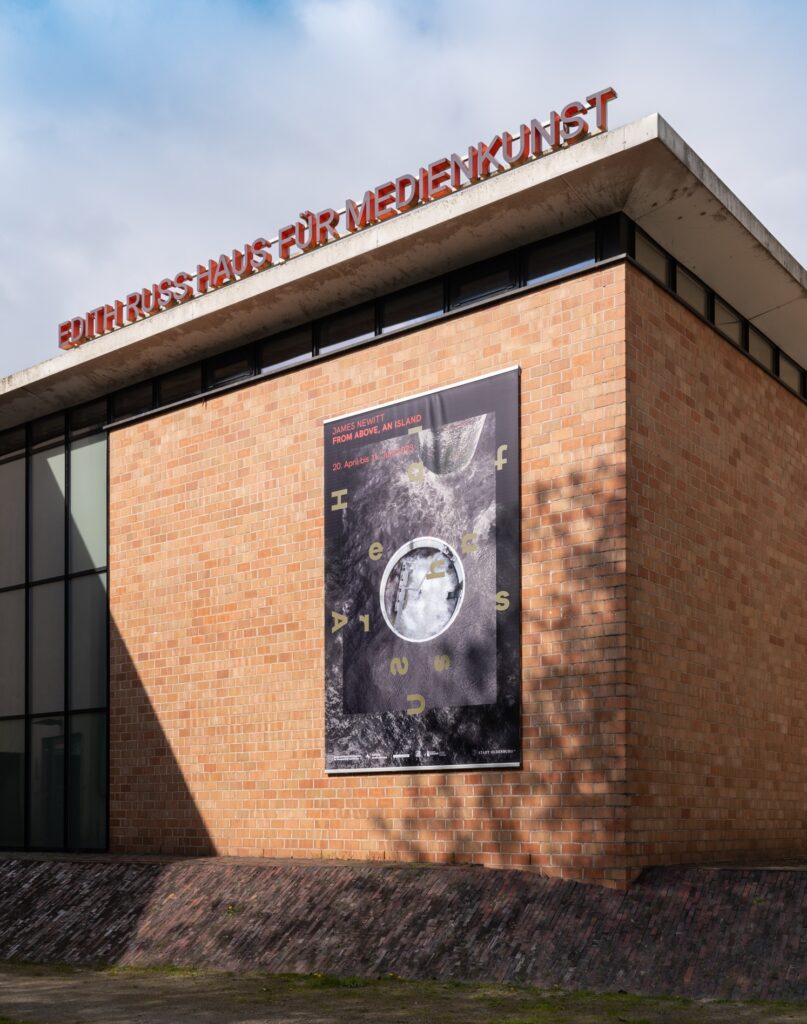 James Newitt: Frome above, an island. Photo © Edith-Russ-Haus 2023