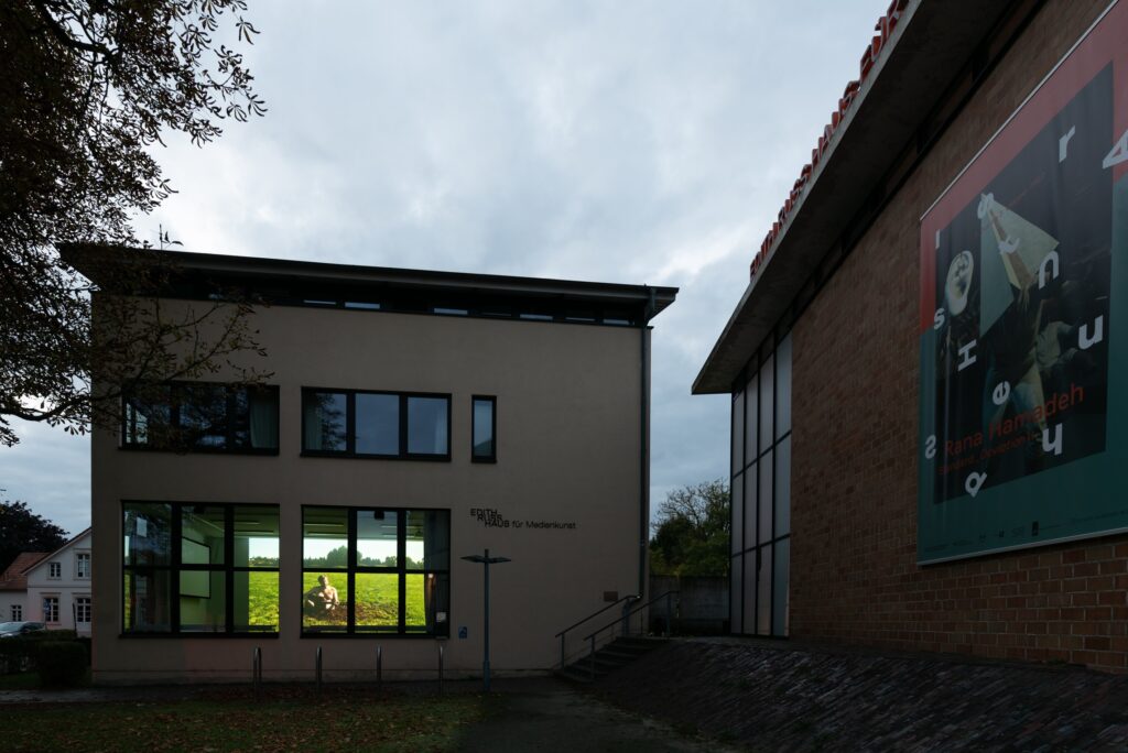 Ragnar Kjartansson: Satan Is Real. Foto © Edith-Russ-Haus