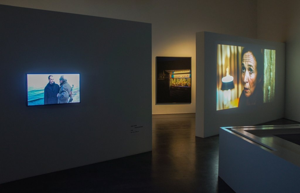 Exhibition view The Doubt of the Stage Prompter. Photo © Edith-Russ-Haus