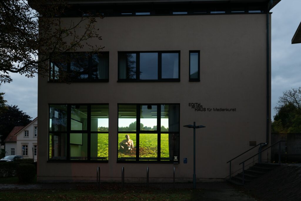 Ragnar Kjartansson: Satan Is Real. Foto © Edith-Russ-Haus