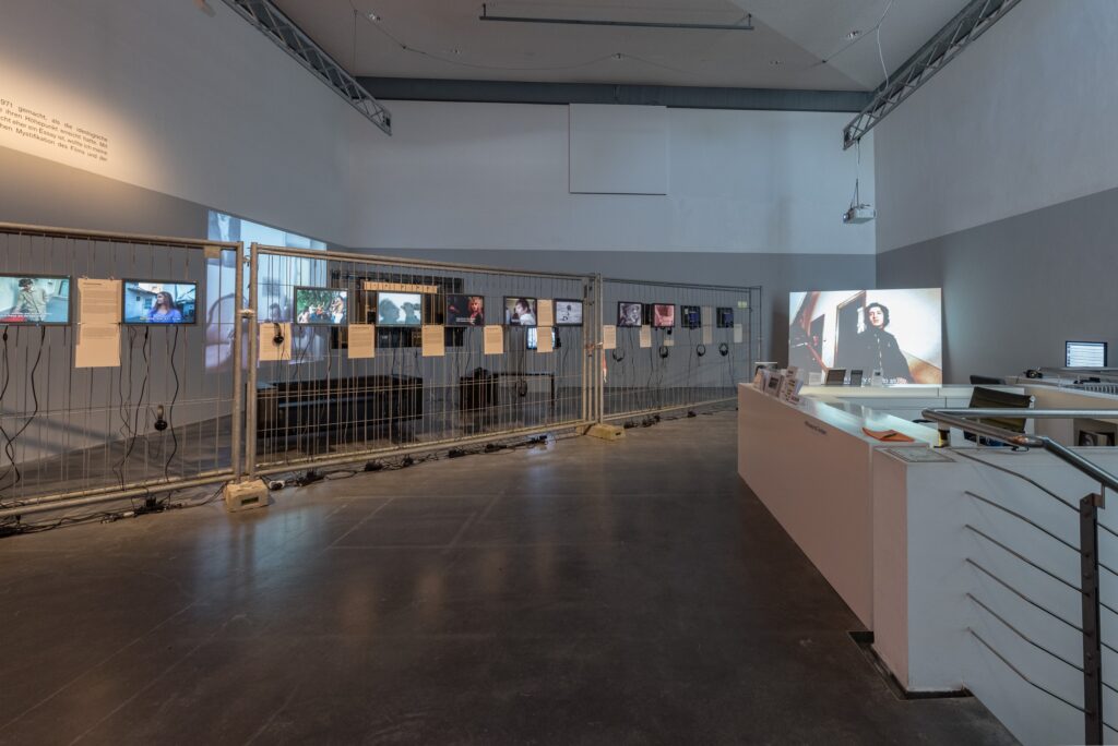 Ausstellungsansicht elimir ilnik: Shadow Citizens. Foto © Edith-Russ-Haus