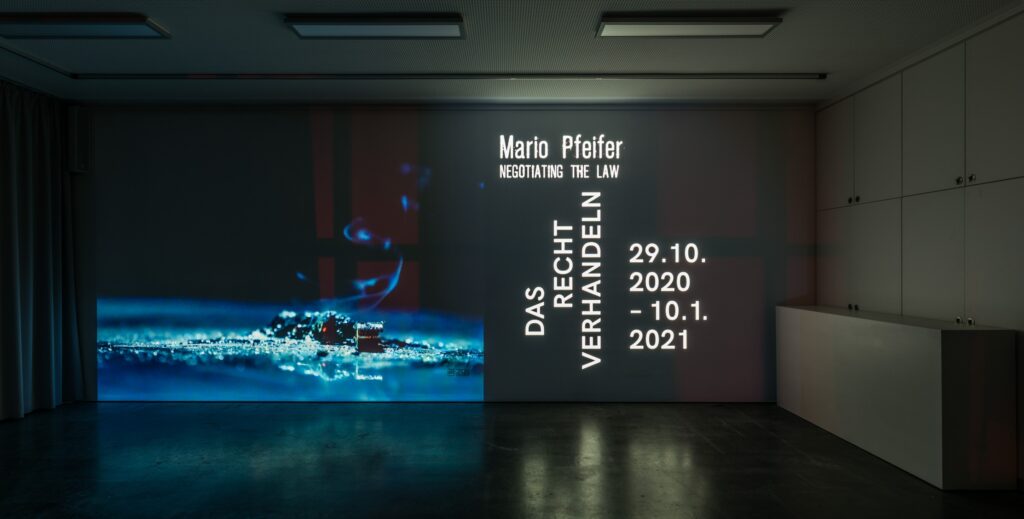 Mario Pfeifer: Das Recht verhandeln ? Negotiating the Law. Foto © Edith-Russ-Haus
