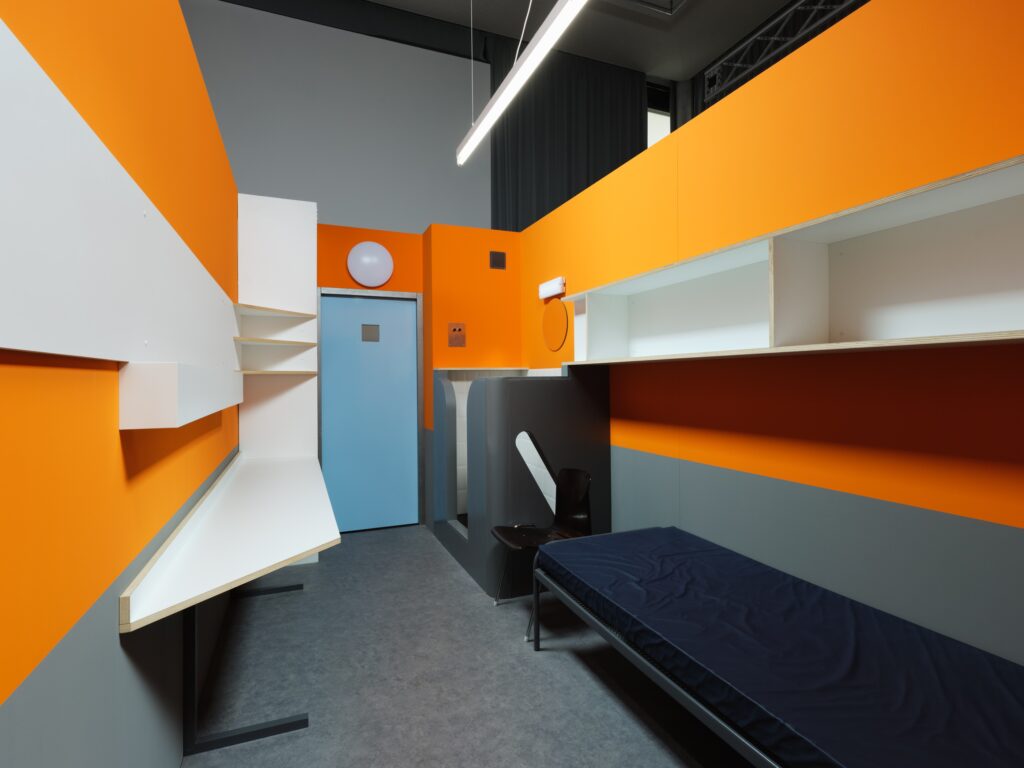 Robert Glas: 1986, Or a Sphinx's Interior. Photo © Haus für Medienkunst 2024