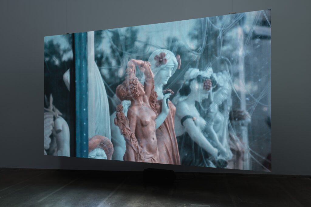 Kim Schoen: Baragouin. Photo © Edith-Russ-Haus