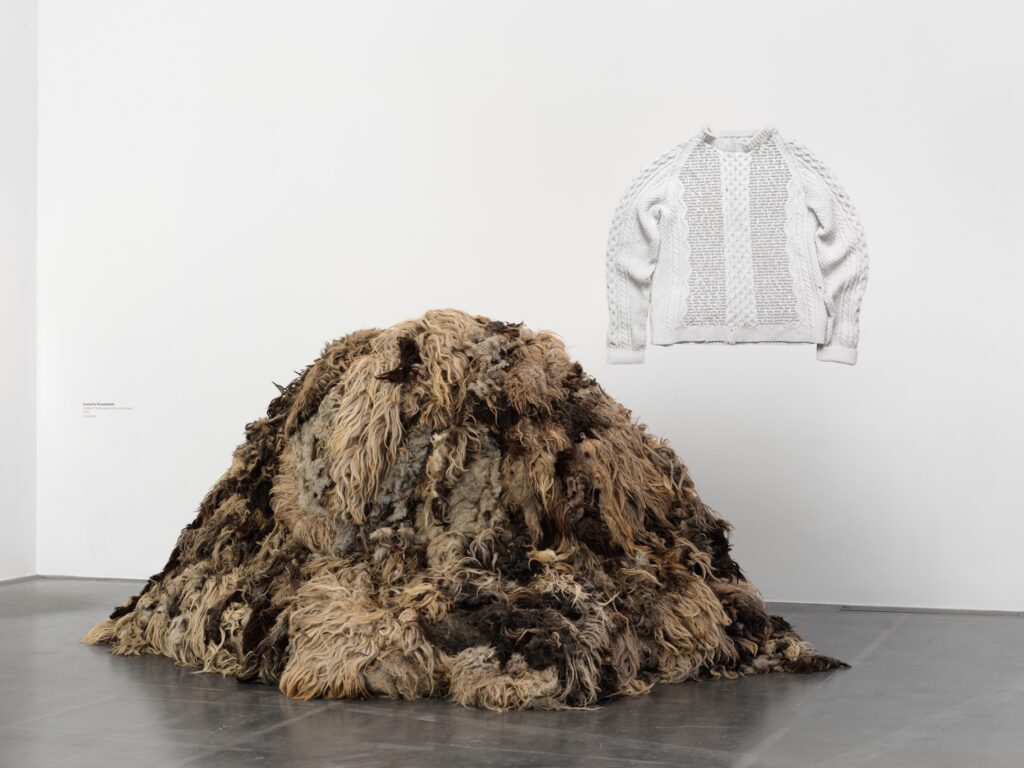 Orla Barry - The Oldenburg Stockpile. The Curator´s Sweater, Photo © Haus für Medienkunst 2025