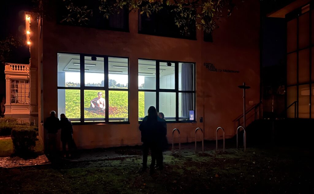 Ragnar Kjartansson: Satan Is Real. Foto © Edith-Russ-Haus