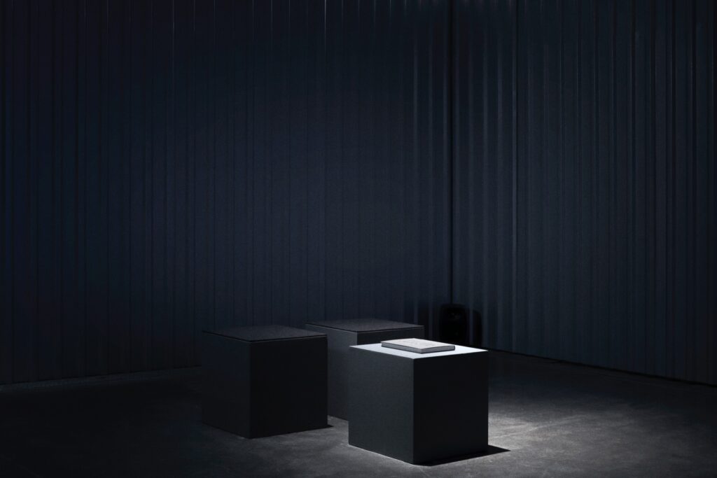 Viktor Brim: Imperial Objects. Foto © Edith-Russ-Haus