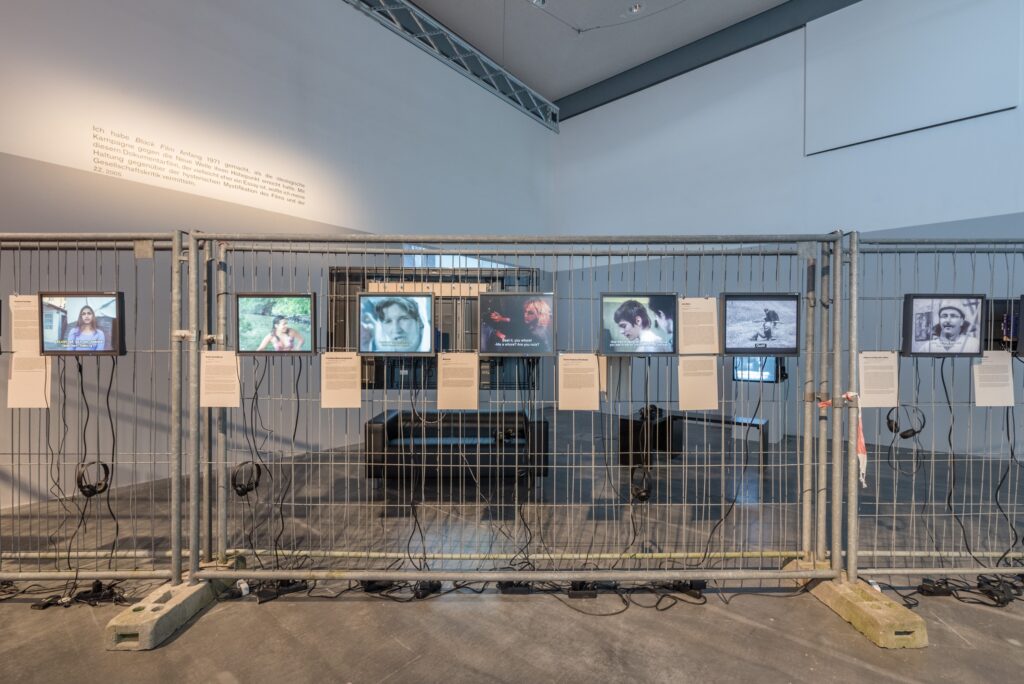 Ausstellungsansicht elimir ilnik: Shadow Citizens. Foto © Edith-Russ-Haus