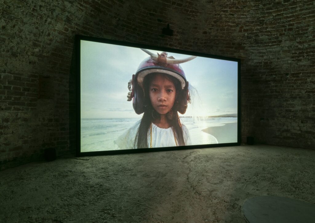 Tu?n Andrew Nguy?n: The Boat People, Installation Pulverturm. Photo © Edith-Russ-Haus 2023