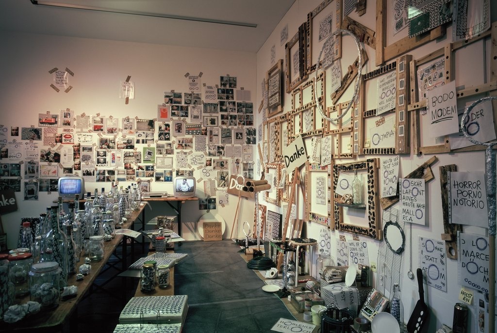 Ausstellungsansicht Torsten Haake-Brandt: Geustermor. Foto © Edith-Russ-Haus