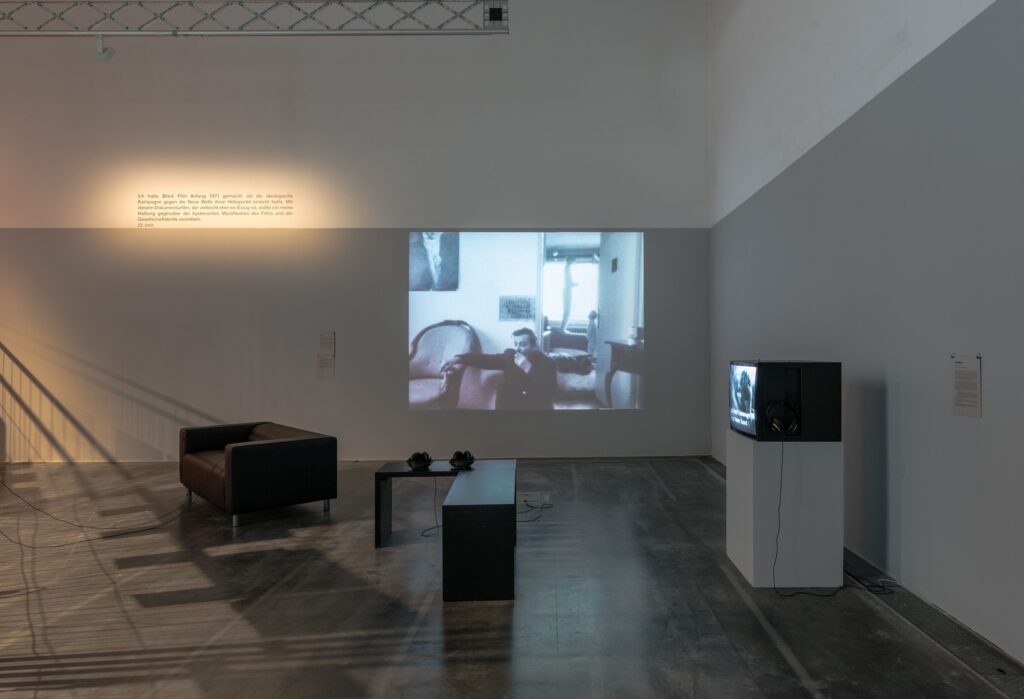 Ausstellungsansicht elimir ilnik: Shadow Citizens. Foto © Edith-Russ-Haus