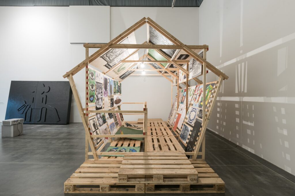 Tamás Kaszás & Anikó Loránt as ex-artists' collective: Lost Wisdom. Foto © Edith-Russ-Haus