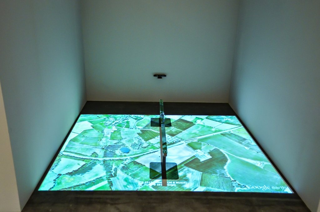 Eva Domenech: Funambulista. Photo © Edith-Russ-Haus