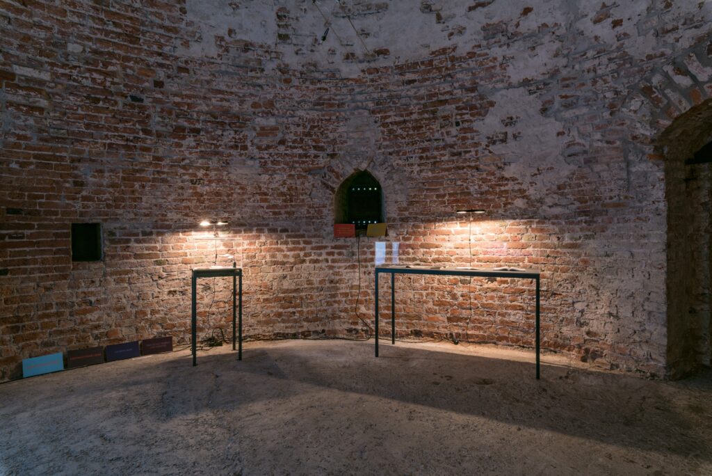 Exhibition view Sebastian Luetgert: no-show. Photo © Edith-Russ-Haus