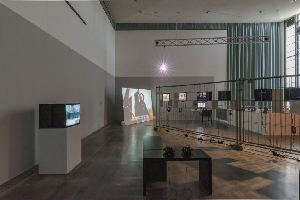 Ausstellungsansicht elimir ilnik: Shadow Citizens. Foto © Edith-Russ-Haus