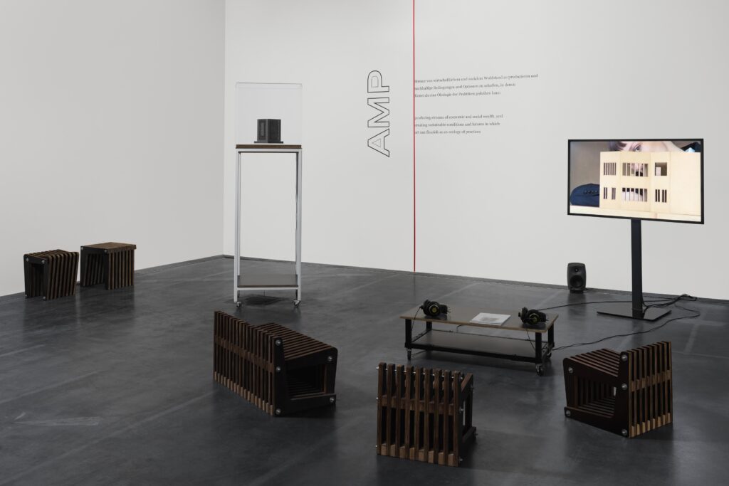 Vermeir & Heiremans: A Modest Proposal (in a Black Box). Photo © Edith-Russ-Haus