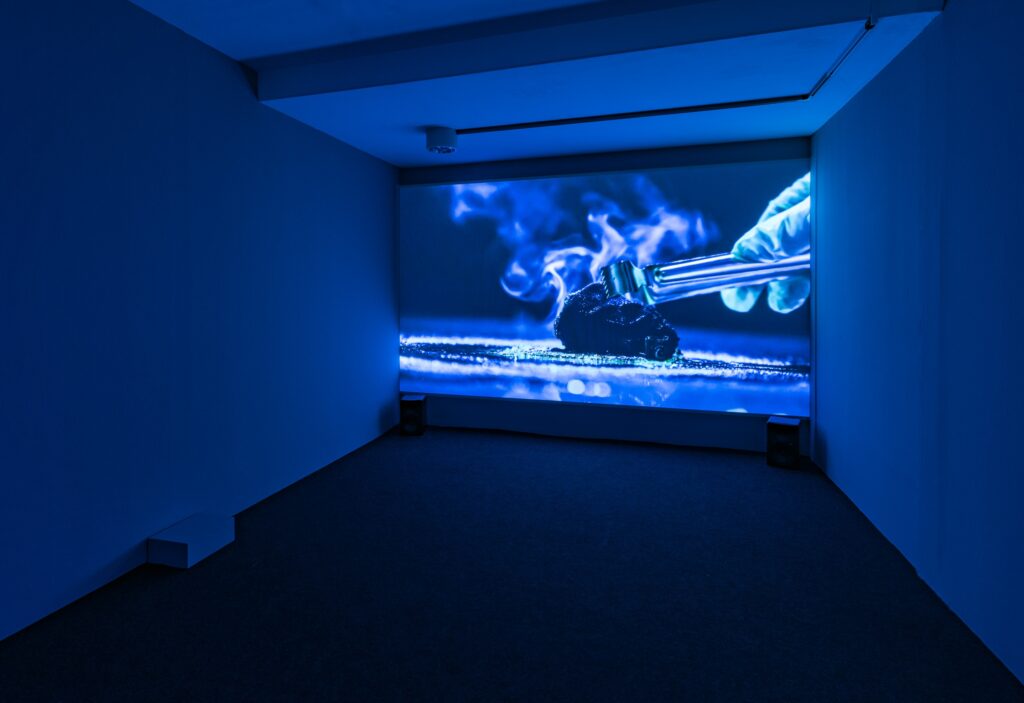 Mario Pfeifer: Zelle 5 ? 800° Celsius: Akt 1. Foto © Edith-Russ-Haus