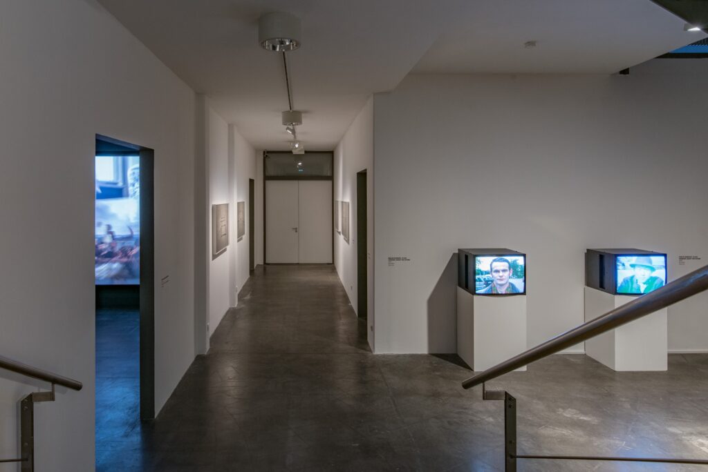 Ausstellungsansicht Nina Fischer & Maroan el Sani: The Active Guest. Foto © Edith-Russ-Haus