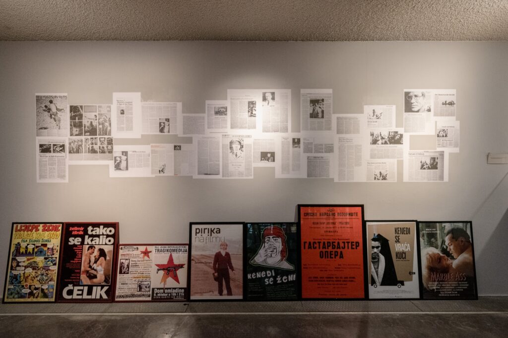 Ausstellungsansicht elimir ilnik: Shadow Citizens. Foto © Edith-Russ-Haus