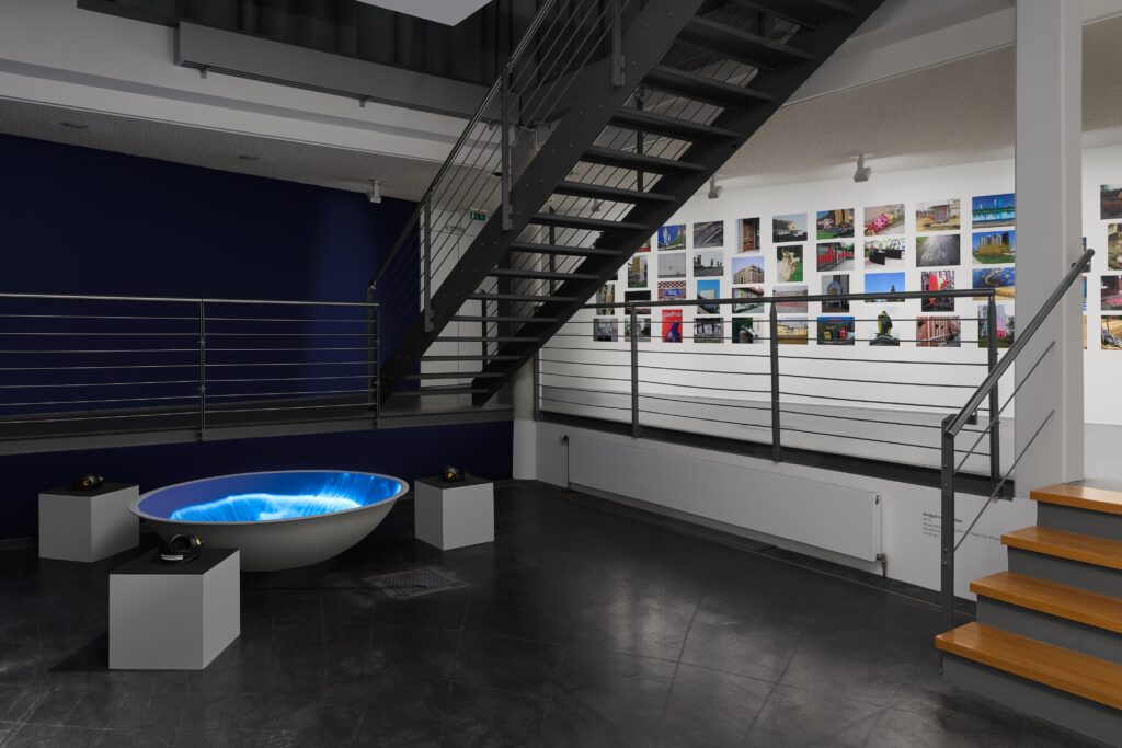 Ausstellungsansicht Marjolijn Dijkman: Shifting Axis. Foto © Edith-Russ-Haus