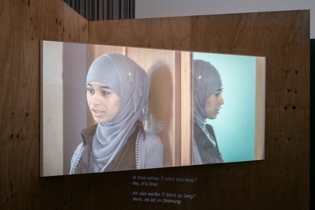 Wendelien van Oldenborgh: Après la reprise, la prise. Foto © Edith-Russ-Haus