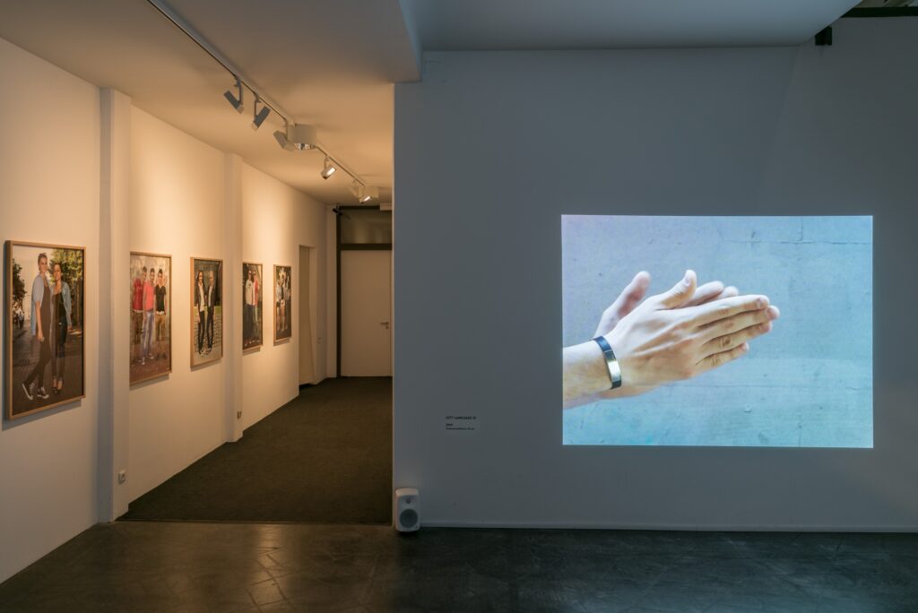 Ausstellungsansicht Nevin Aladag: Repairing the City. Foto © Edith-Russ-Haus