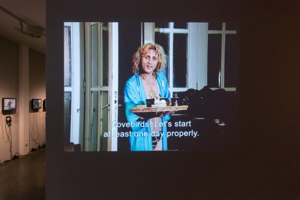 Ausstellungsansicht elimir ilnik: Shadow Citizens. Foto © Edith-Russ-Haus