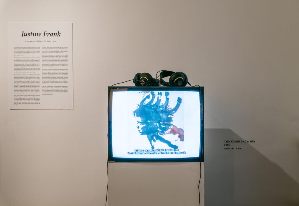 Roee Rosen: Two Women and a Man. Foto © Edith-Russ-Haus