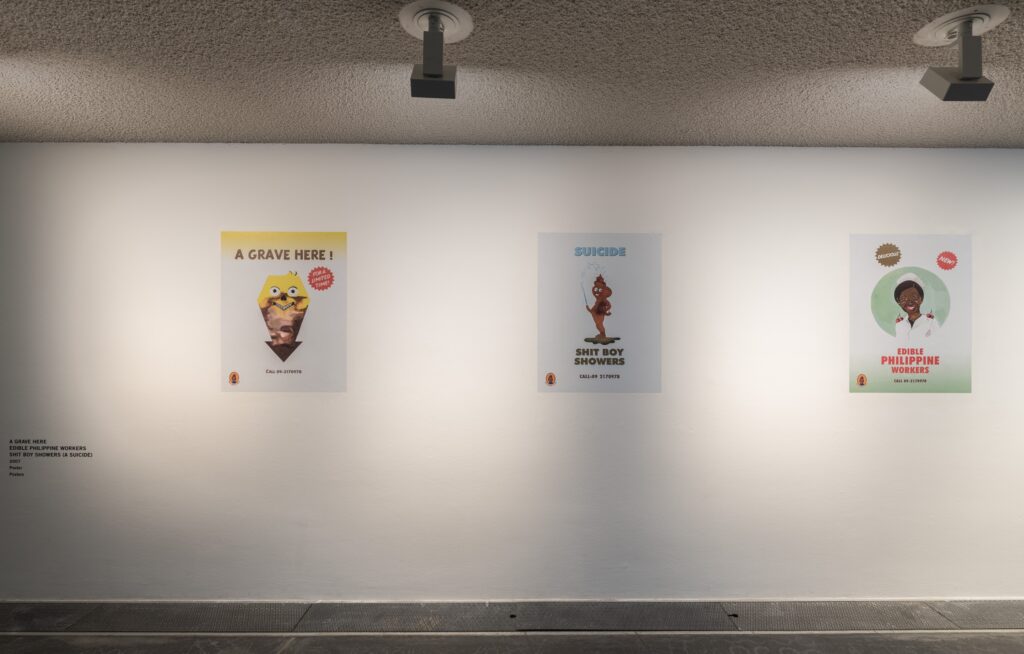 Roee Rosen: A Grave here, Edible Philippine Workers and Shit Boy showers (A Suicide). Foto © Edith-Russ-Haus