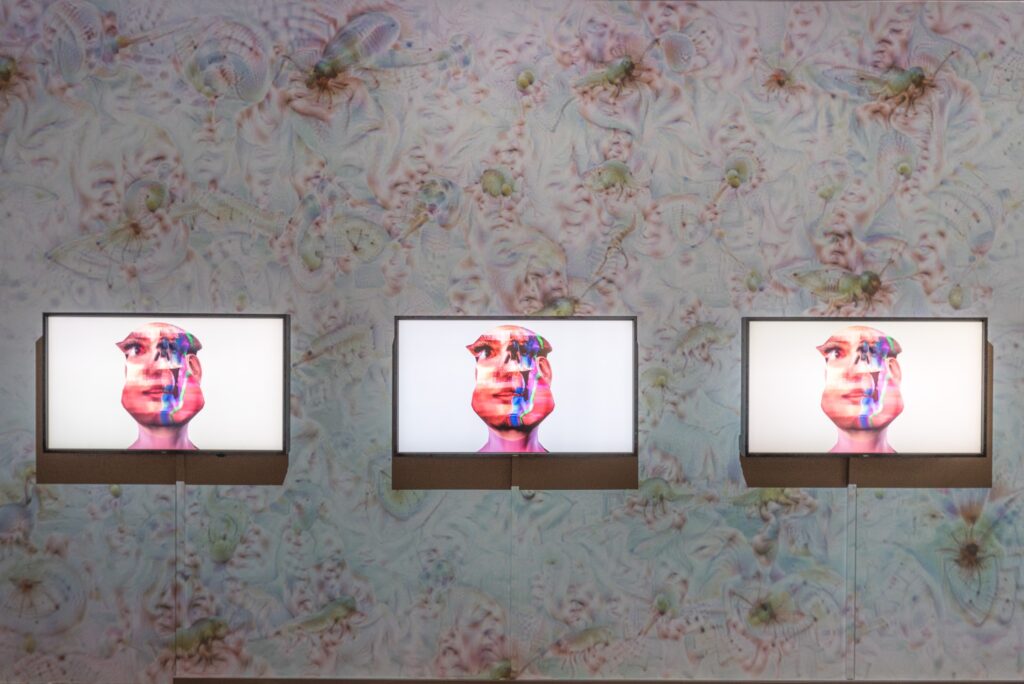 Zach Blas: im here to learn so :)))))) (mit Jemima Wyman). Foto © Edith-Russ-Haus