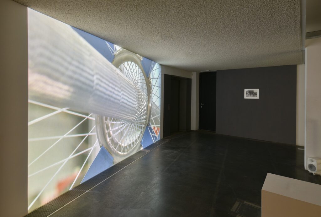 Anette Rose: Enzyklopädie der Handhabungen. Modul # 20.1  20.2 flechten  automatisiert. Foto © Edith-Russ-Haus