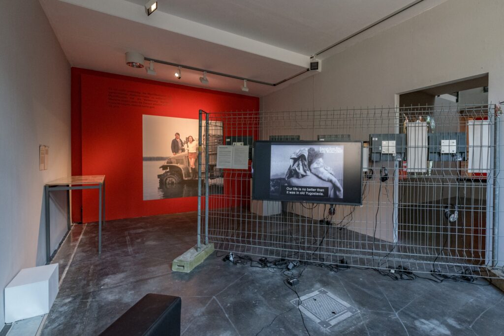 Ausstellungsansicht elimir ilnik: Shadow Citizens. Foto © Edith-Russ-Haus