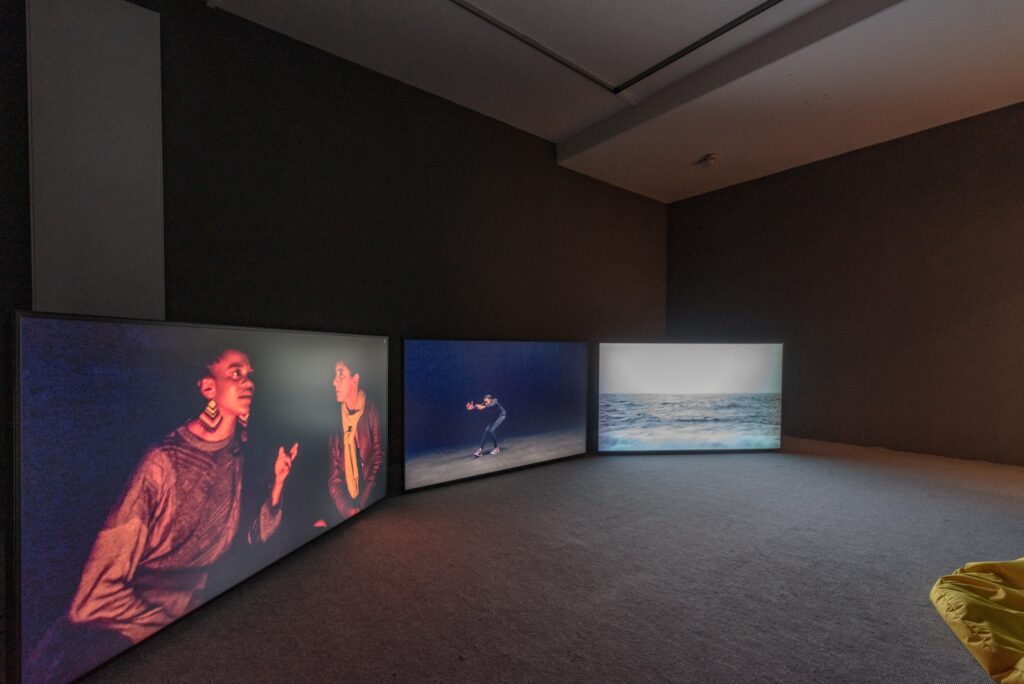 Noor Afshan Mirza & Brad Butler: The Scar III  The Gossip (Das Gerede). Foto © Edith-Russ-Haus