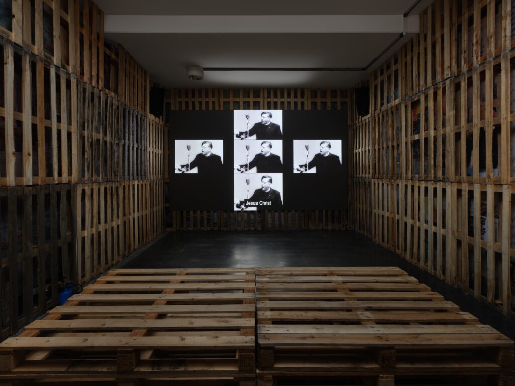 Eoghan Ryan: A Sod State. Photo © Edith-Russ-Haus 2024