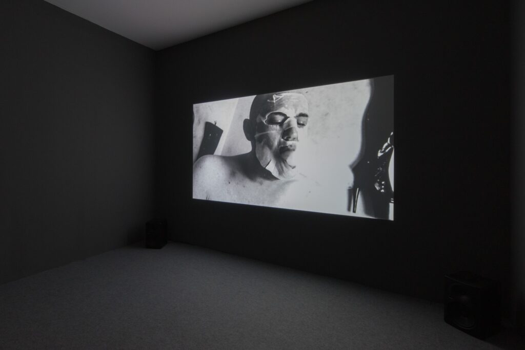 Daniel Jacoby: With The Expression Of An Egg (Mit dem Ausdruck von einem Ei). Foto © Edith-Russ-Haus