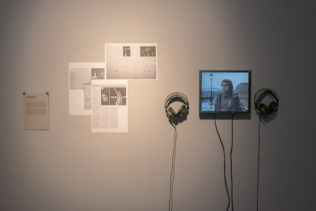 Ausstellungsansicht elimir ilnik: Shadow Citizens. Foto © Edith-Russ-Haus