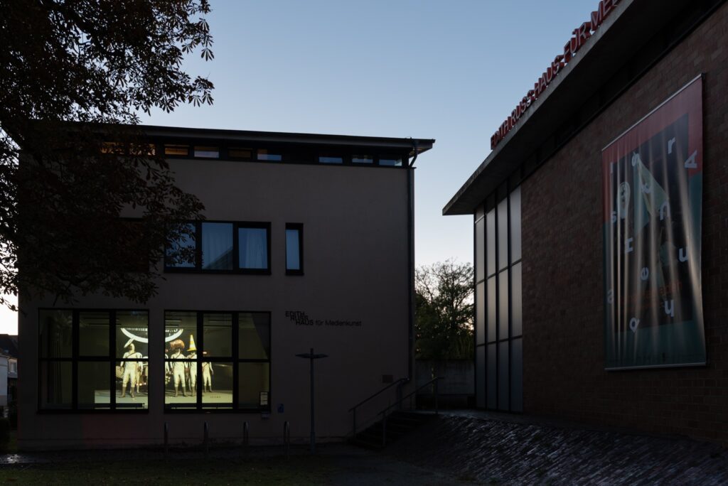 Ausstellungsansicht Rana Hamadeh: Standard_Deviation II. Foto © Edith-Russ-Haus