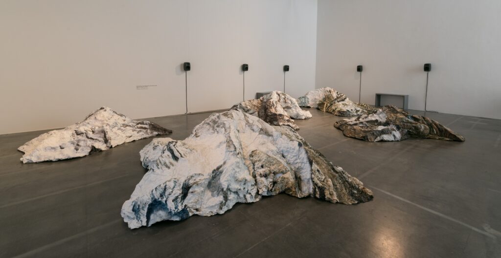 Sabih Ahmed, Taus Makhacheva, Jessica Saxby: Superhero Sighting Society. Foto © Edith-Russ-Haus